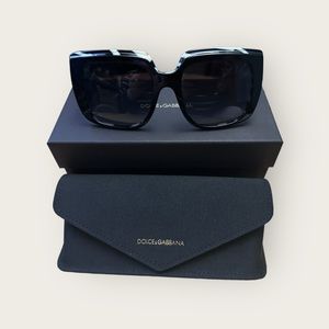 🕶️NWT Dolce & Gabbana 💯 Authentic sunglasses in black/white zebra design.🕶️